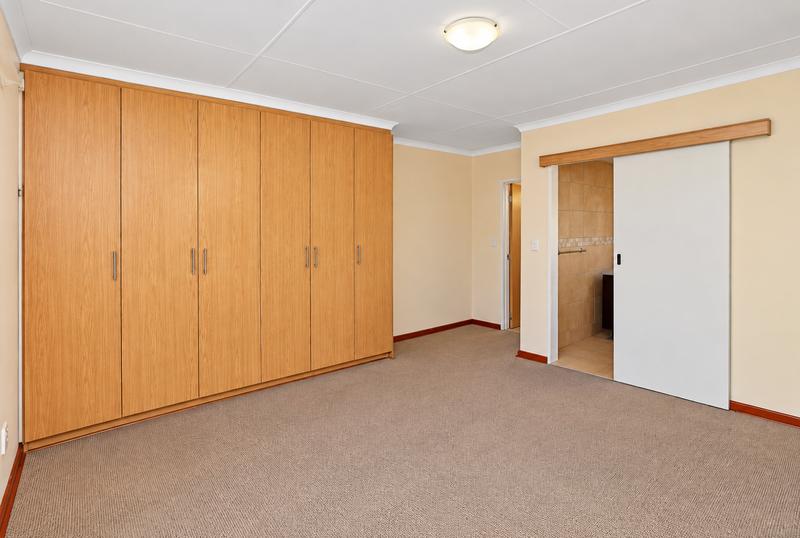2 Bedroom Property for Sale in Langenhovenpark Free State